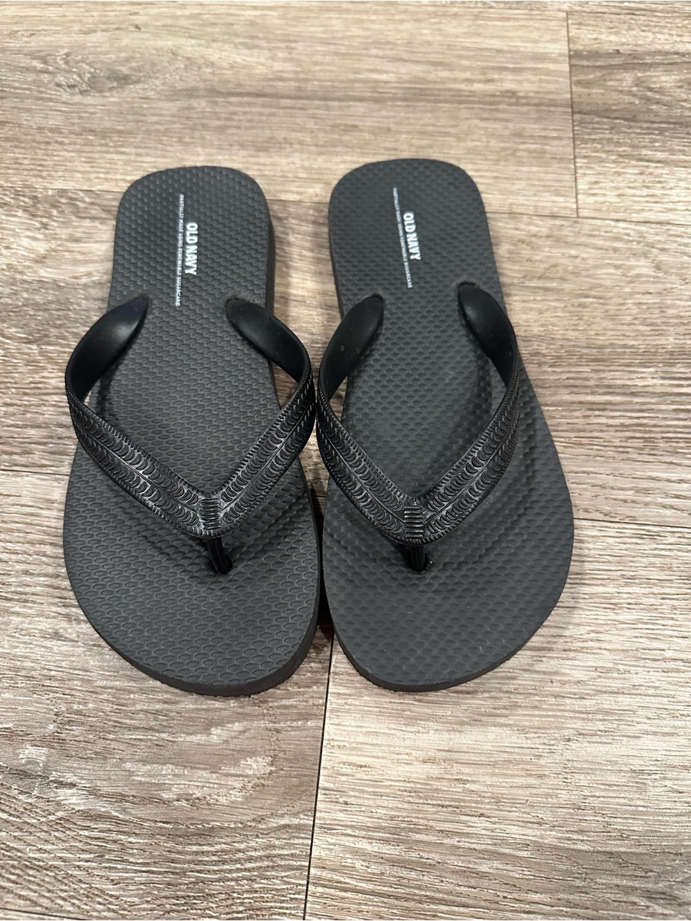 Old Navy Black Kids Textured Flip Flops